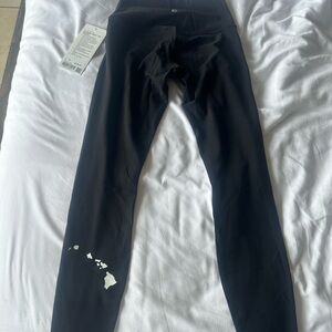 NWT Lululemon Black Align HR 25" Hawaii
Islands Edition Leggings Pants size 4